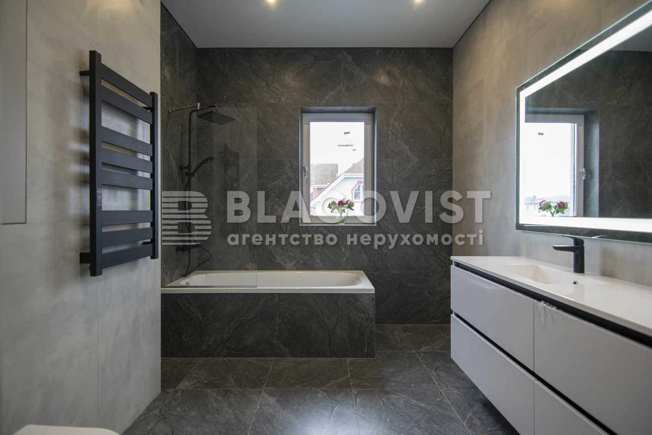 Продажа 5-комнатной квартиры 200 м², Апрельская ул.