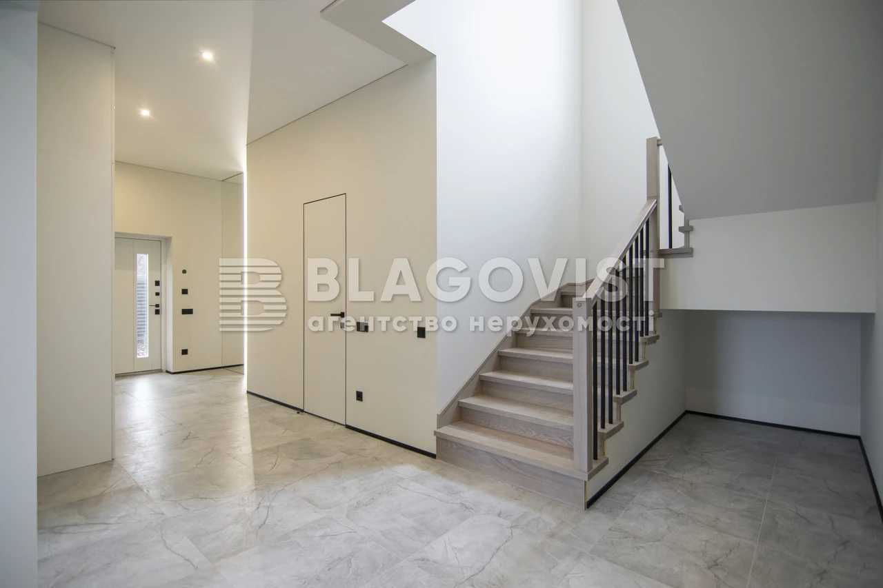 Продажа 5-комнатной квартиры 200 м², Апрельская ул.