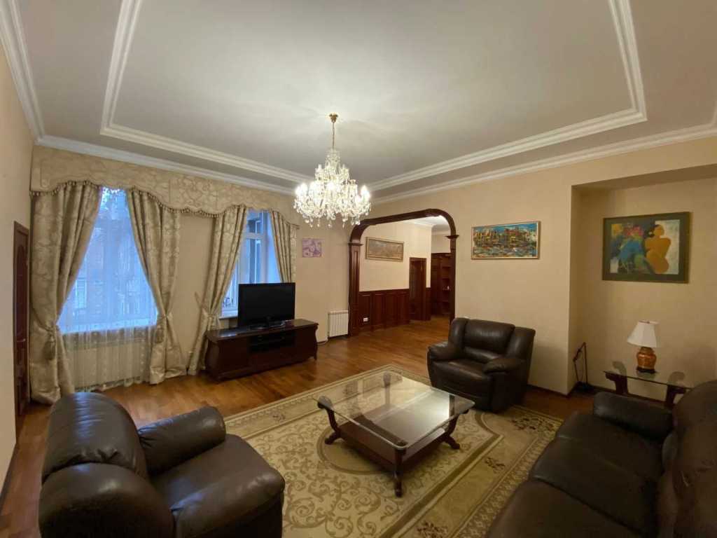 Оренда 3-кімнатної квартири 127 м², Хрещатик вул., 15