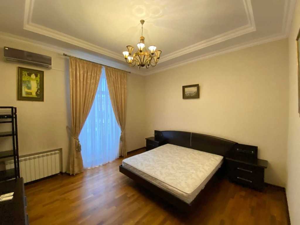 Оренда 3-кімнатної квартири 127 м², Хрещатик вул., 15