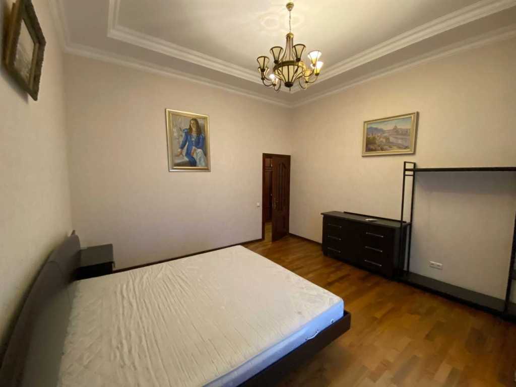 Оренда 3-кімнатної квартири 127 м², Хрещатик вул., 15