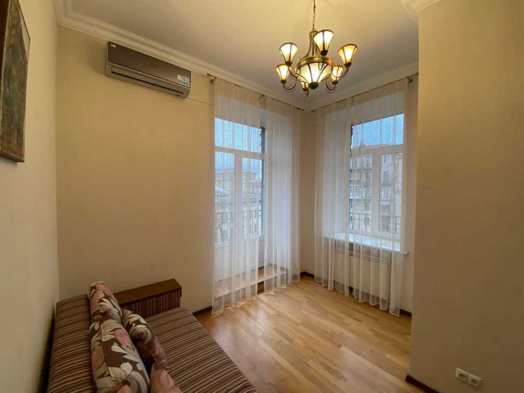 Оренда 3-кімнатної квартири 127 м², Хрещатик вул., 15