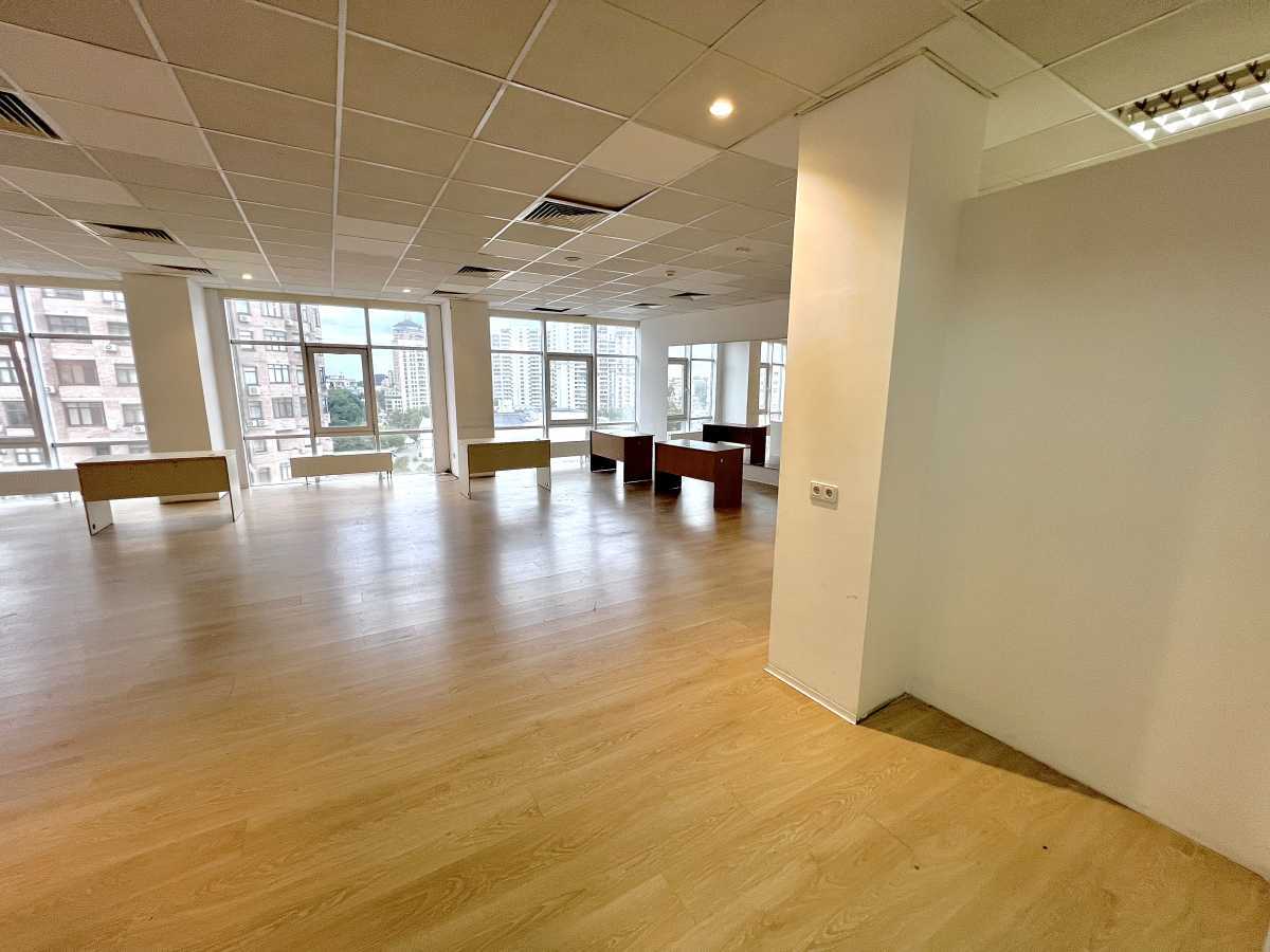 Аренда офиса 140 м², Евгения Коновальца ул., 36Д