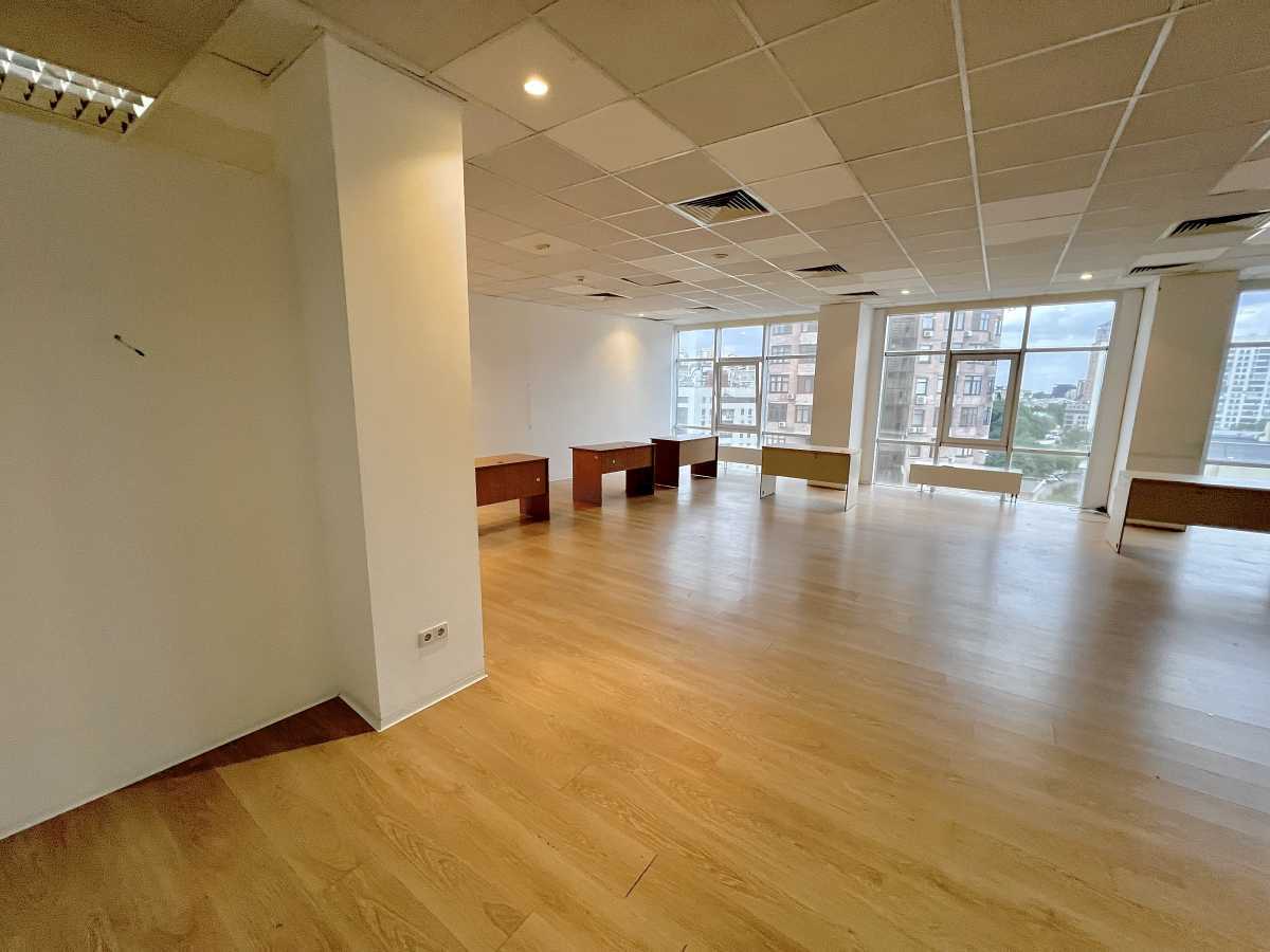 Аренда офиса 140 м², Евгения Коновальца ул., 36Д