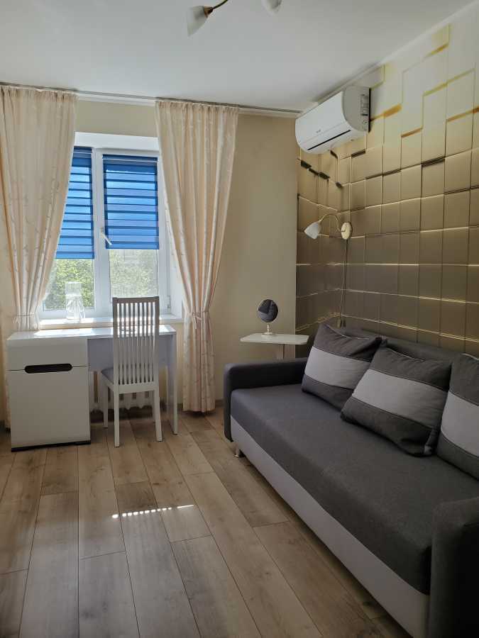 Продажа 2-комнатной квартиры 45 м², Евгения Коновальца ул., 15-3