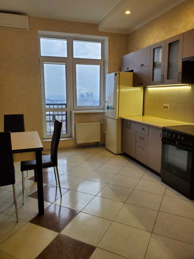 Продажа 2-комнатной квартиры 92 м², Евгения Коновальца ул., 44А