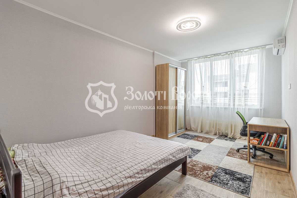 Продажа 4-комнатной квартиры 111 м², Светлая ул., 3д