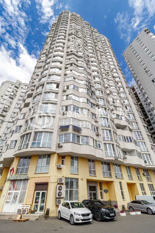 Продажа 4-комнатной квартиры 111 м², Светлая ул., 3д