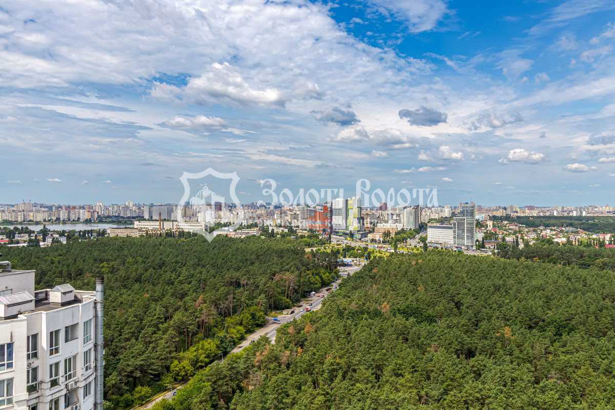 Продажа 4-комнатной квартиры 111 м², Светлая ул., 3д