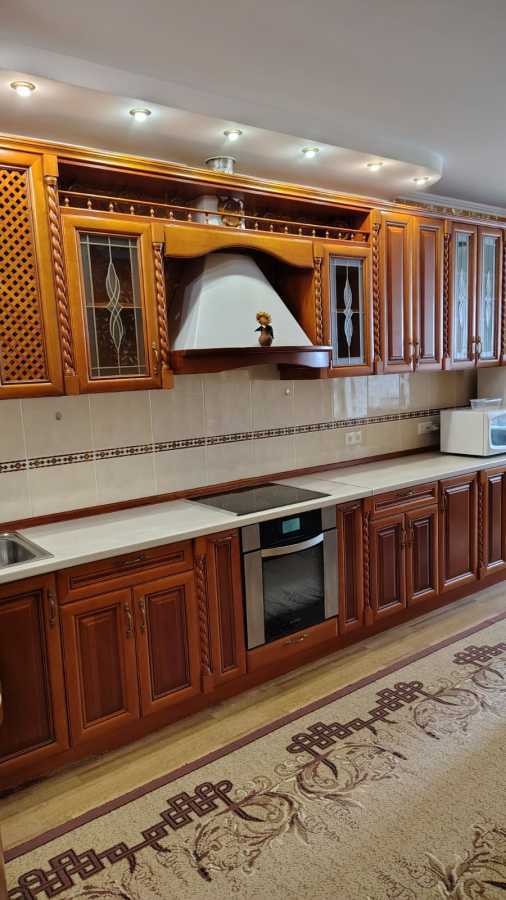 Оренда 2-кімнатної квартири 82 м², Дніпровська наб., 26А