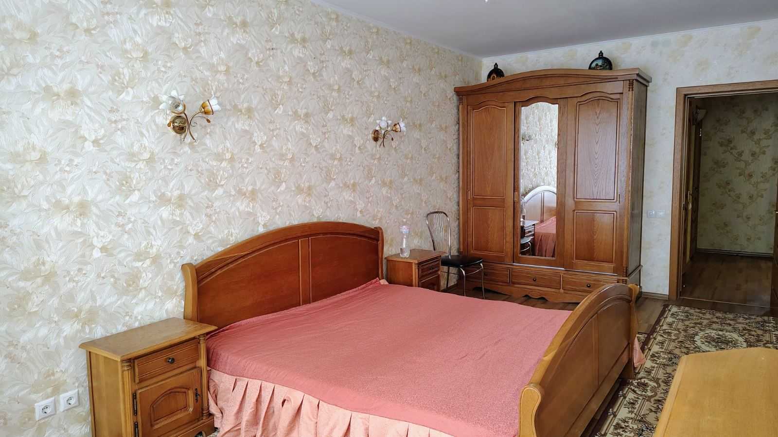 Оренда 2-кімнатної квартири 82 м², Дніпровська наб., 26А