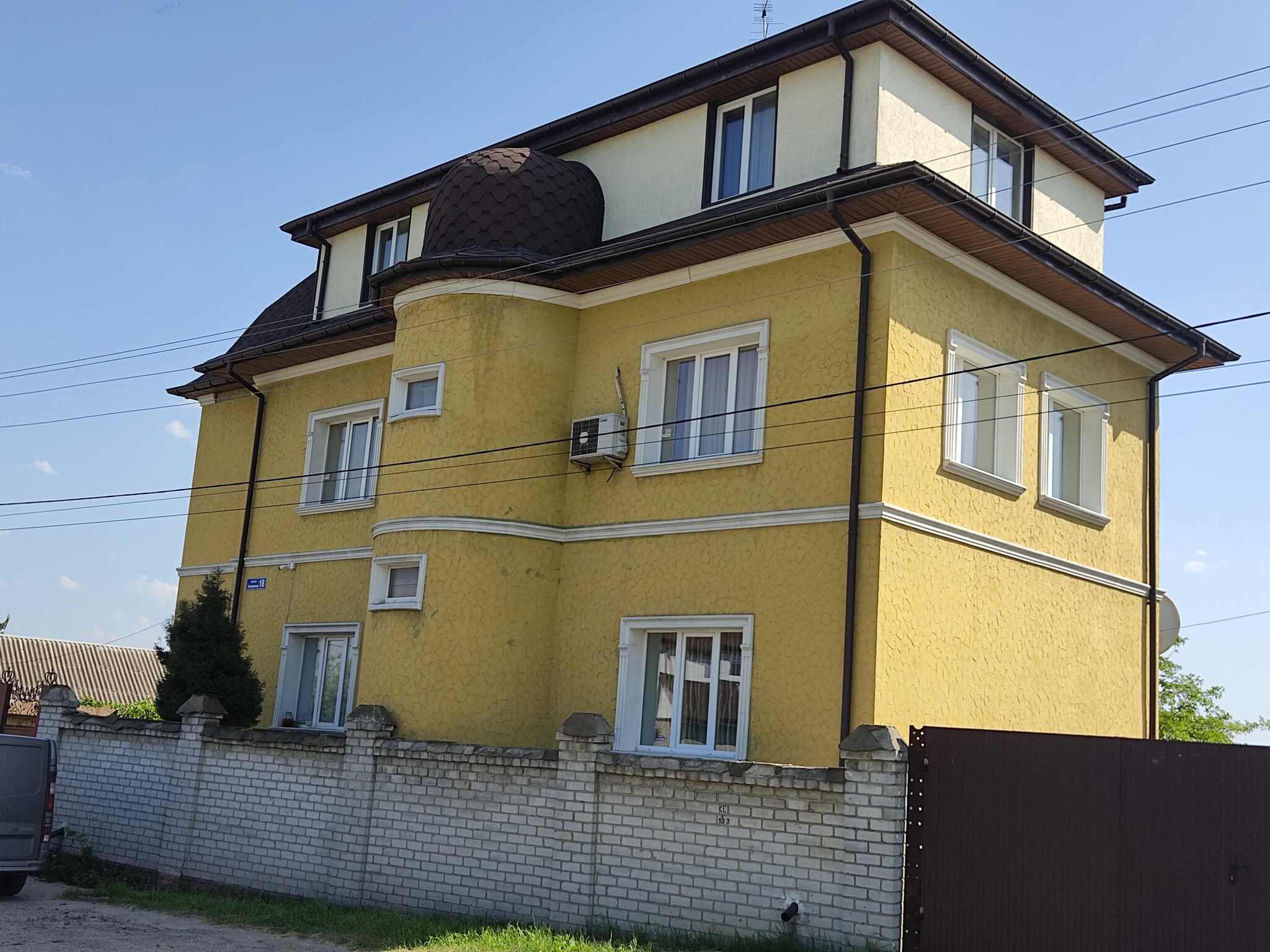 Продаж будинку 275 м², Ньютона вул.