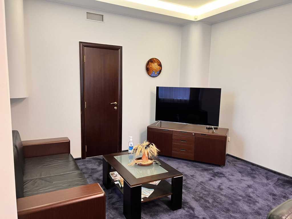 Продажа офиса 3925.9 м², Очаковская ул., 5/6