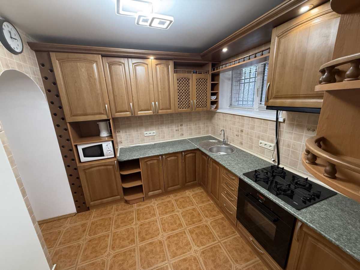 Оренда 3-кімнатної квартири 75 м², Оленівська вул., 10