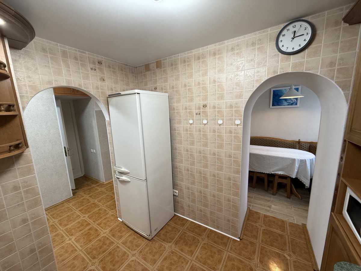 Оренда 3-кімнатної квартири 75 м², Оленівська вул., 10