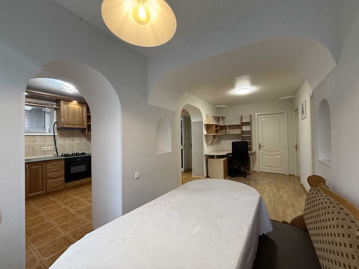 Оренда 3-кімнатної квартири 75 м², Оленівська вул., 10