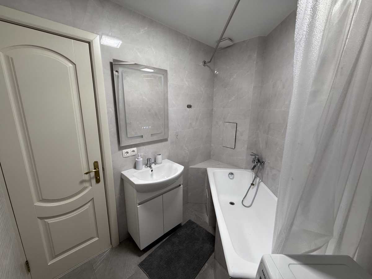 Оренда 3-кімнатної квартири 75 м², Оленівська вул., 10