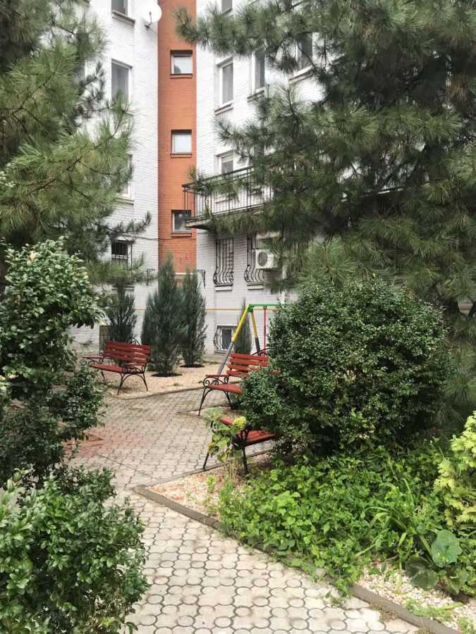 Оренда 3-кімнатної квартири 75 м², Оленівська вул., 10