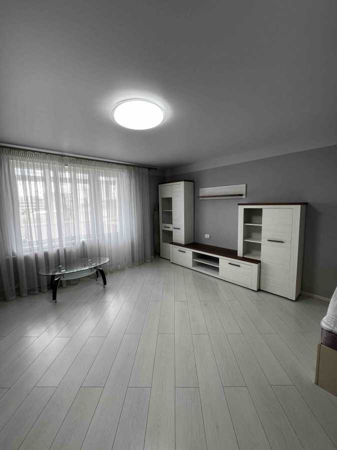 Оренда 1-кімнатної квартири 40 м², Академіка Глушкова просп., 32