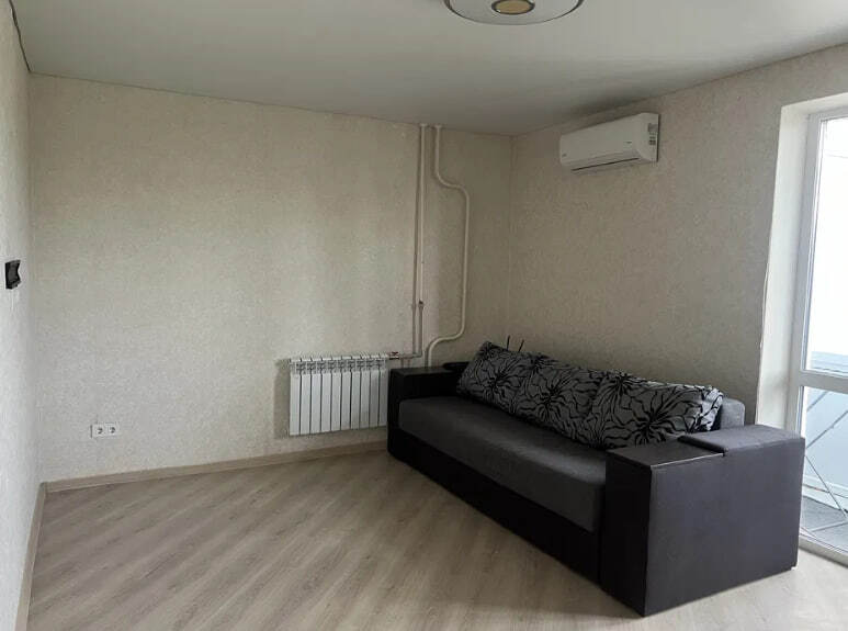 Продаж 1-кімнатної квартири 32.4 м², Харківська вул.