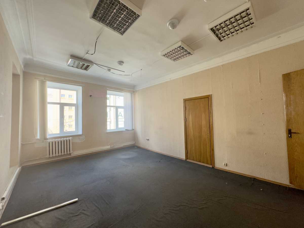 Оренда офісу 900 м², Богдана Хмельницького вул., 3