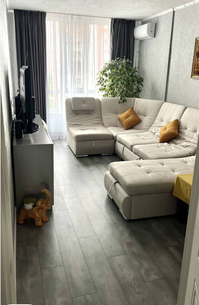 Оренда 2-кімнатної квартири 70 м², Каховська вул., 60