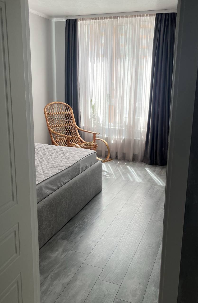 Оренда 2-кімнатної квартири 70 м², Каховська вул., 60