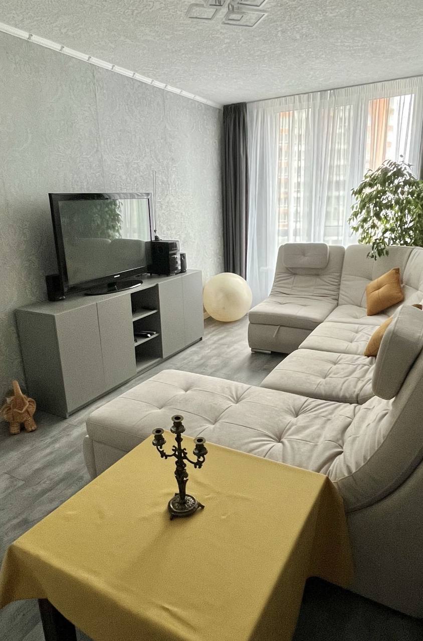 Оренда 2-кімнатної квартири 70 м², Каховська вул., 60