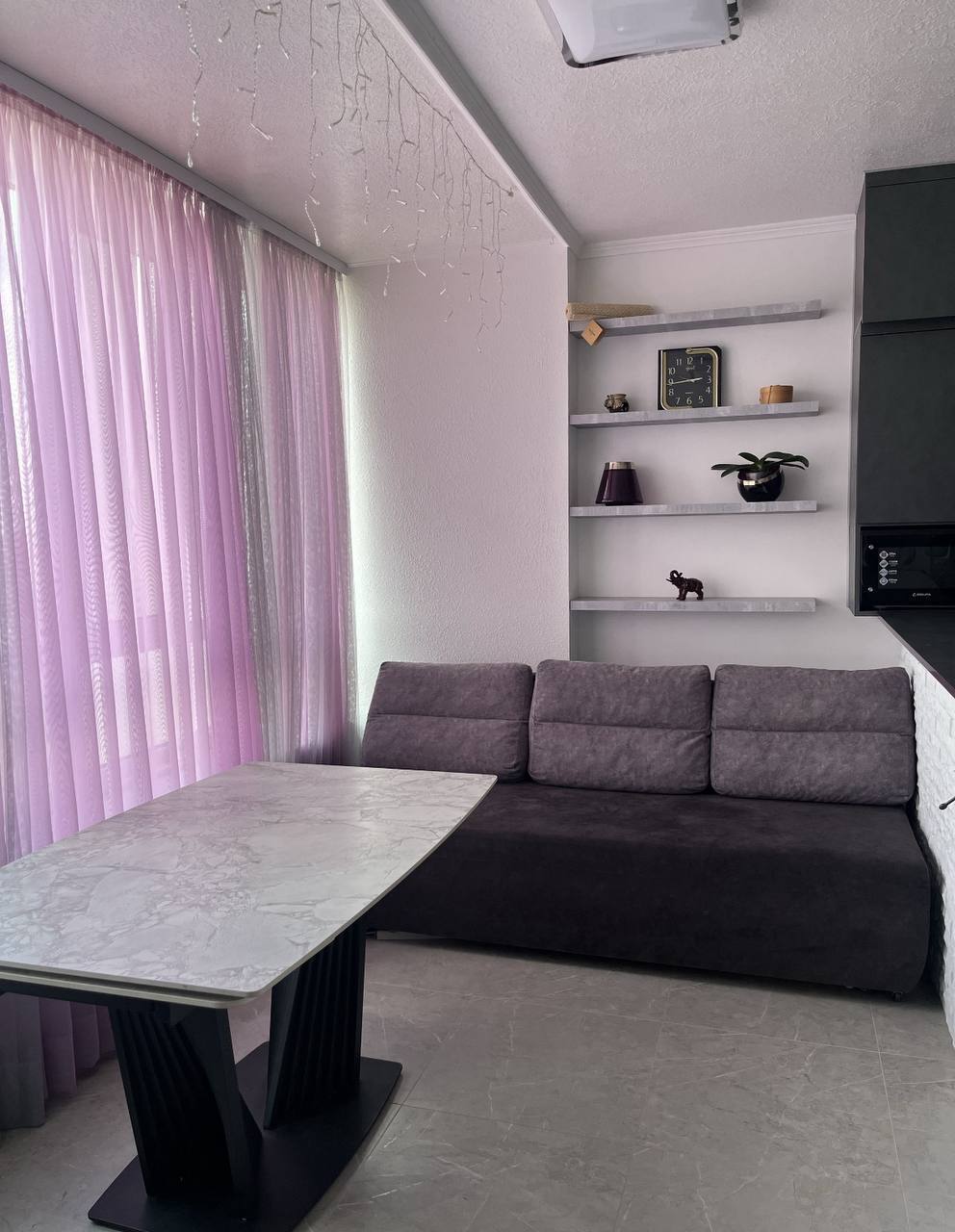Оренда 2-кімнатної квартири 70 м², Каховська вул., 60