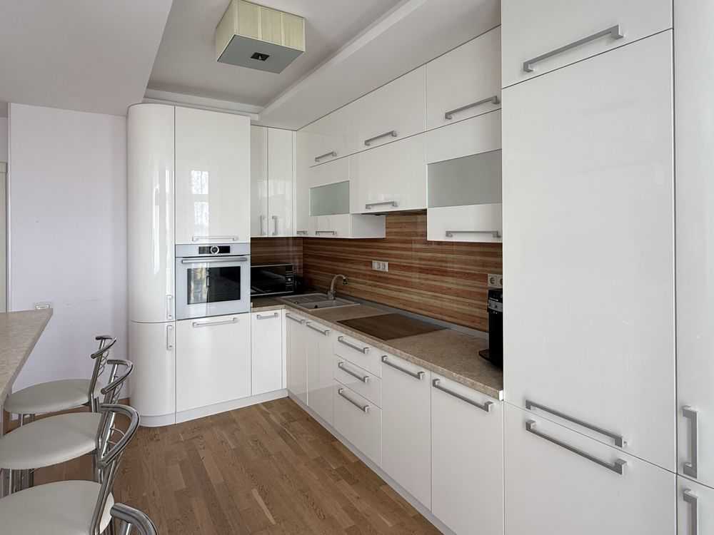 Продаж 4-кімнатної квартири 130 м², Регенераторна вул., 4, корпус 3