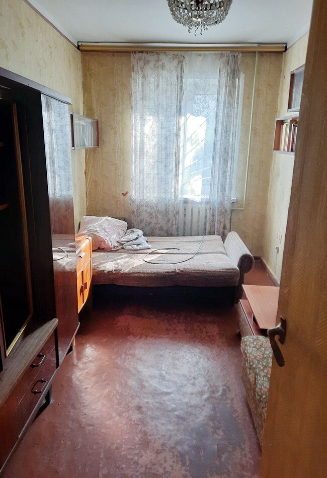 Продаж 3-кімнатної квартири 53.4 м², Космонавтов вул.