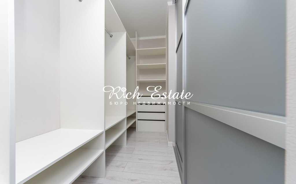 Продажа 3-комнатной квартиры 80 м², Сергея Данченко ул., 30