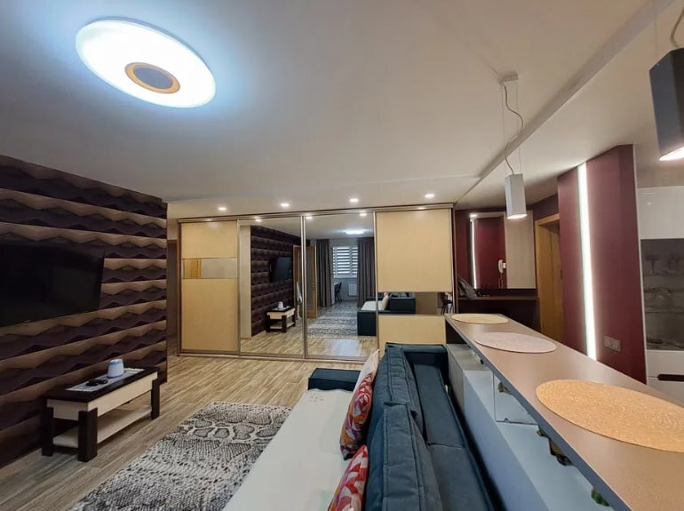 Продаж 3-кімнатної квартири 69.3 м², Металургів вул.