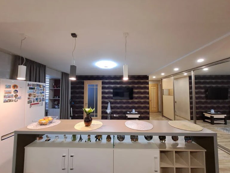 Продаж 3-кімнатної квартири 69.3 м², Металургів вул.