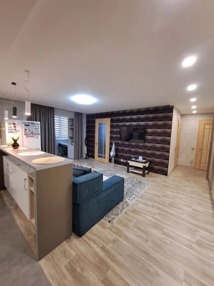 Продаж 3-кімнатної квартири 69.3 м², Металургів вул.