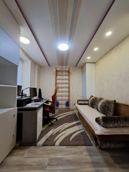 Продаж 3-кімнатної квартири 69.3 м², Металургів вул.