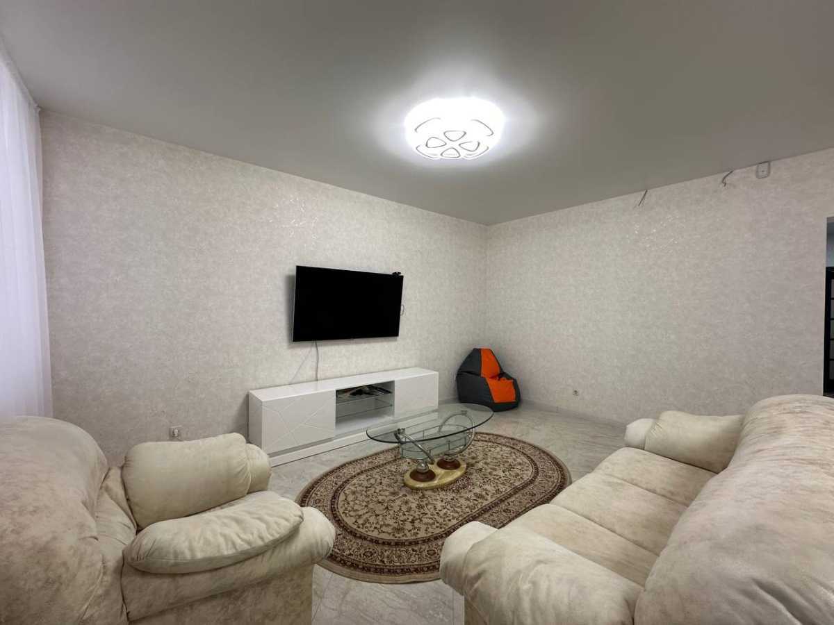 Оренда 3-кімнатної квартири 85 м², Регенераторна вул., 4, корпус 6