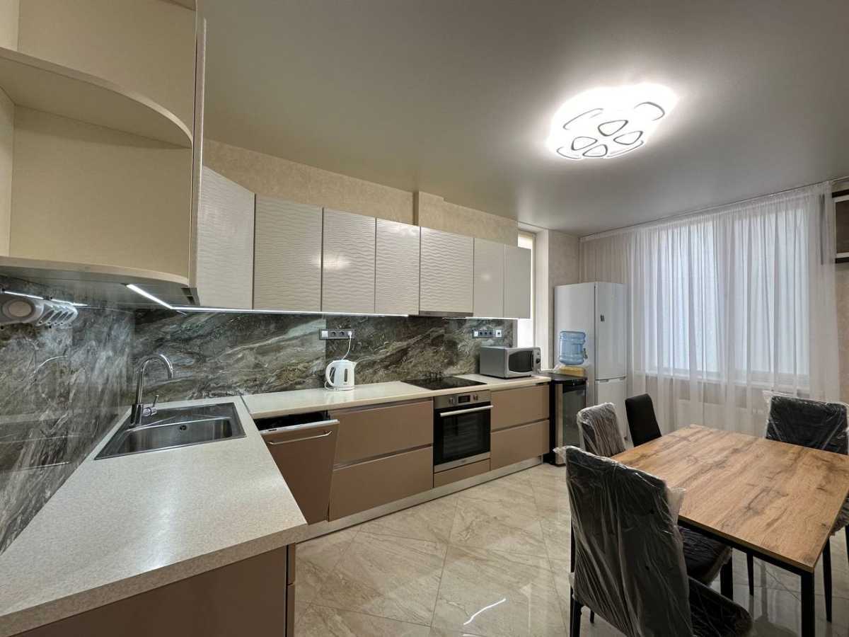 Оренда 3-кімнатної квартири 85 м², Регенераторна вул., 4, корпус 6