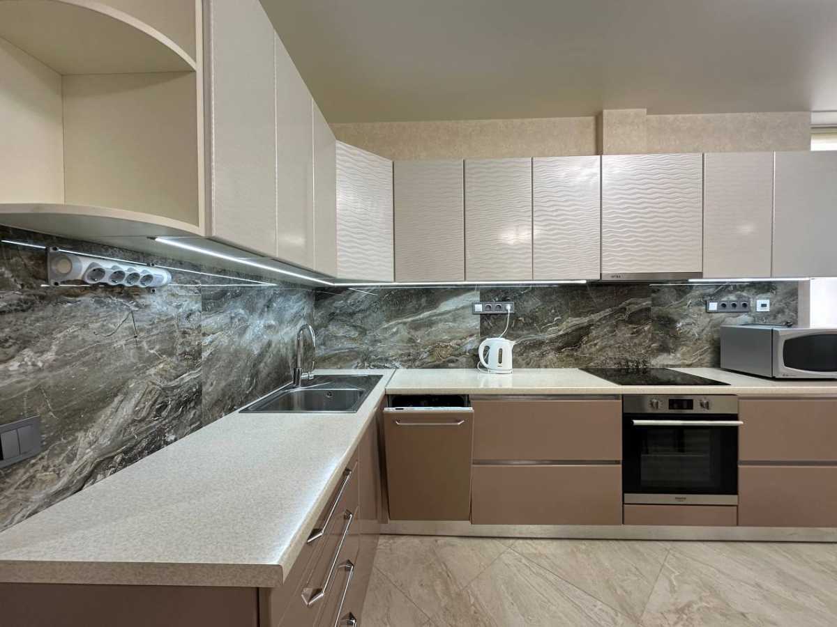 Оренда 3-кімнатної квартири 85 м², Регенераторна вул., 4, корпус 6