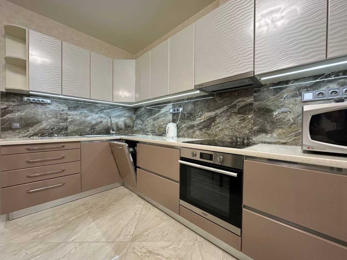 Оренда 3-кімнатної квартири 85 м², Регенераторна вул., 4, корпус 6