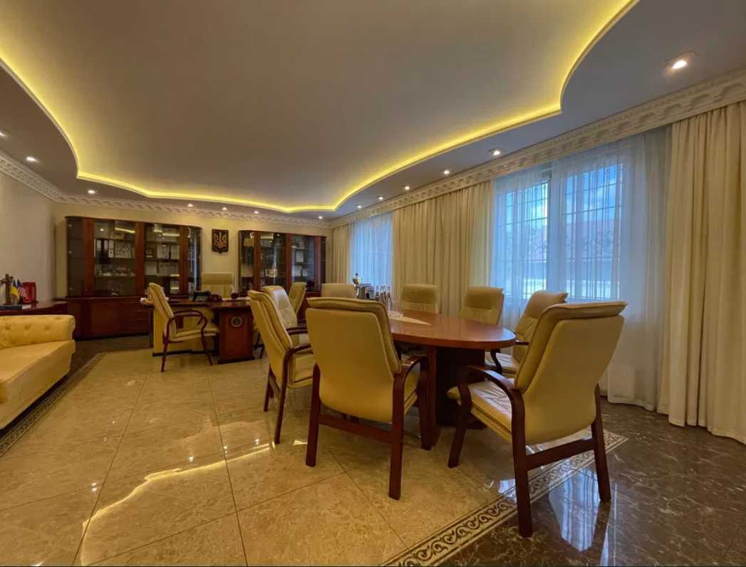 Продаж іншого торгівельного приміщення 674 м², Михайла Максимовича вул., 24