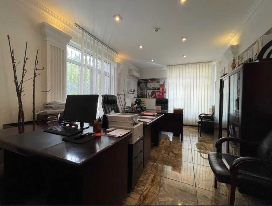 Продаж іншого торгівельного приміщення 674 м², Михайла Максимовича вул., 24