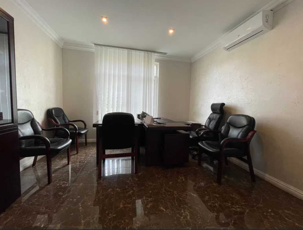 Продаж іншого торгівельного приміщення 674 м², Михайла Максимовича вул., 24