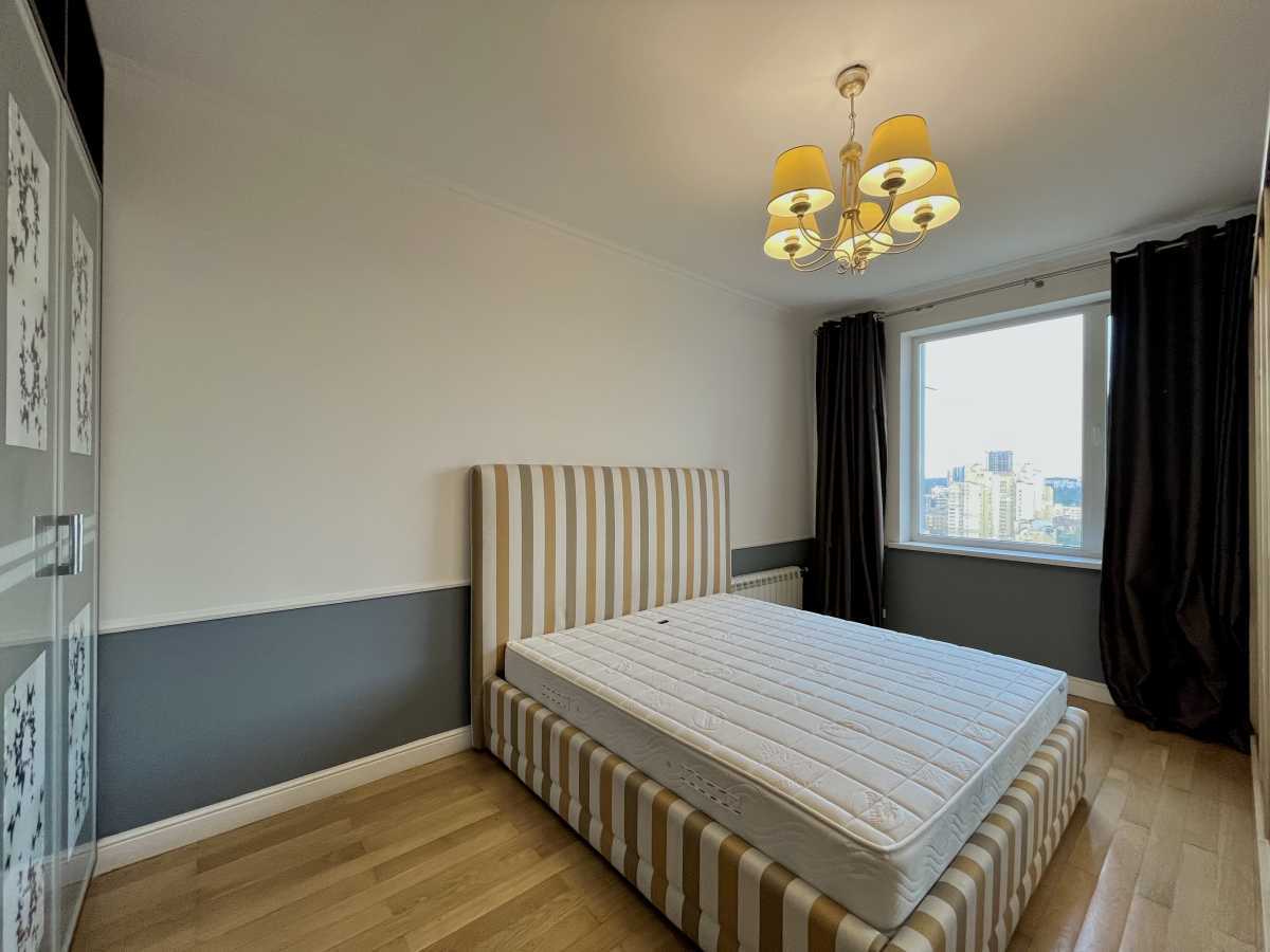 Продаж 4-кімнатної квартири 190 м², Володимира Антоновича вул., 140