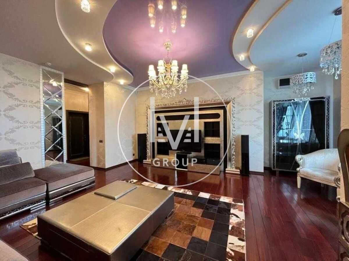 Продажа 3-комнатной квартиры 133 м², Соломенская ул., 15А