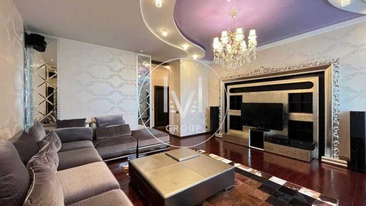 Продажа 3-комнатной квартиры 133 м², Соломенская ул., 15А