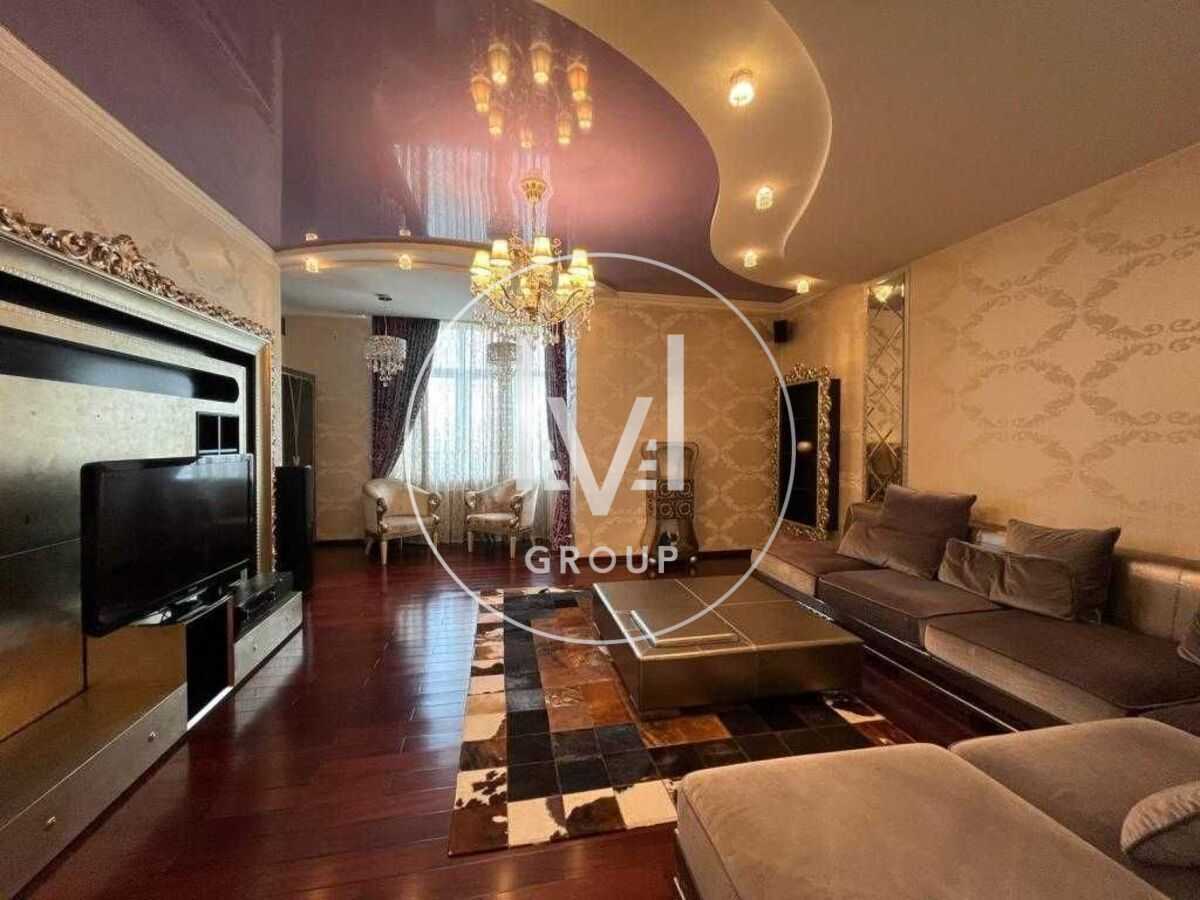 Продажа 3-комнатной квартиры 133 м², Соломенская ул., 15А