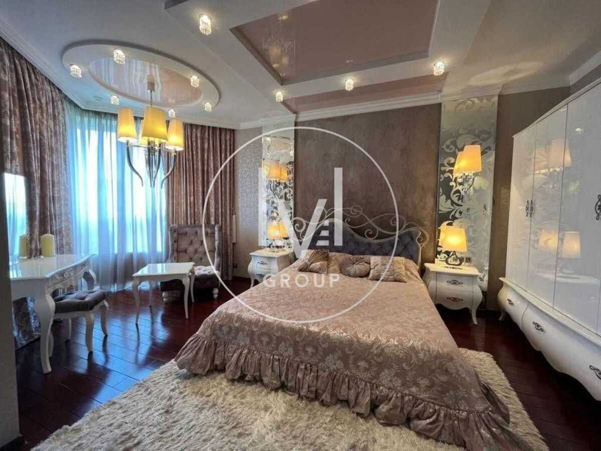 Продажа 3-комнатной квартиры 133 м², Соломенская ул., 15А