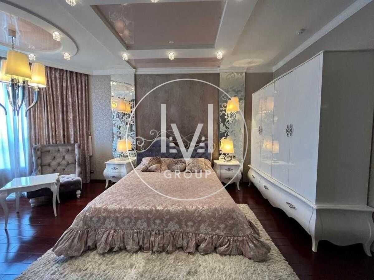 Продажа 3-комнатной квартиры 133 м², Соломенская ул., 15А