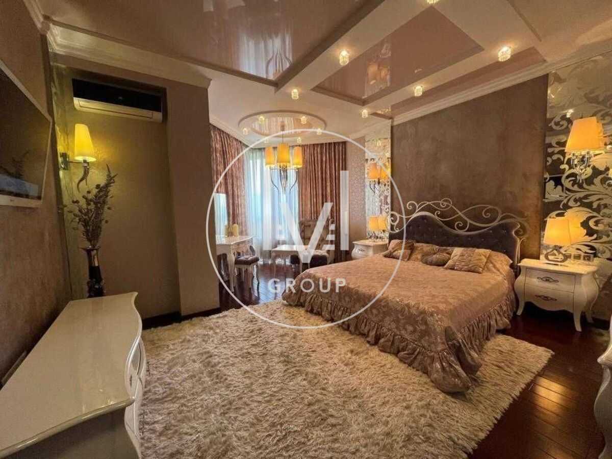 Продажа 3-комнатной квартиры 133 м², Соломенская ул., 15А